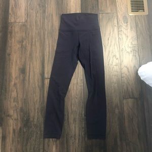 Lululemon aligns navy